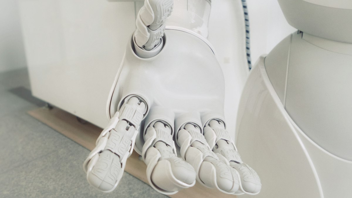 AI intelligence interacting with modern search technologies and human queries